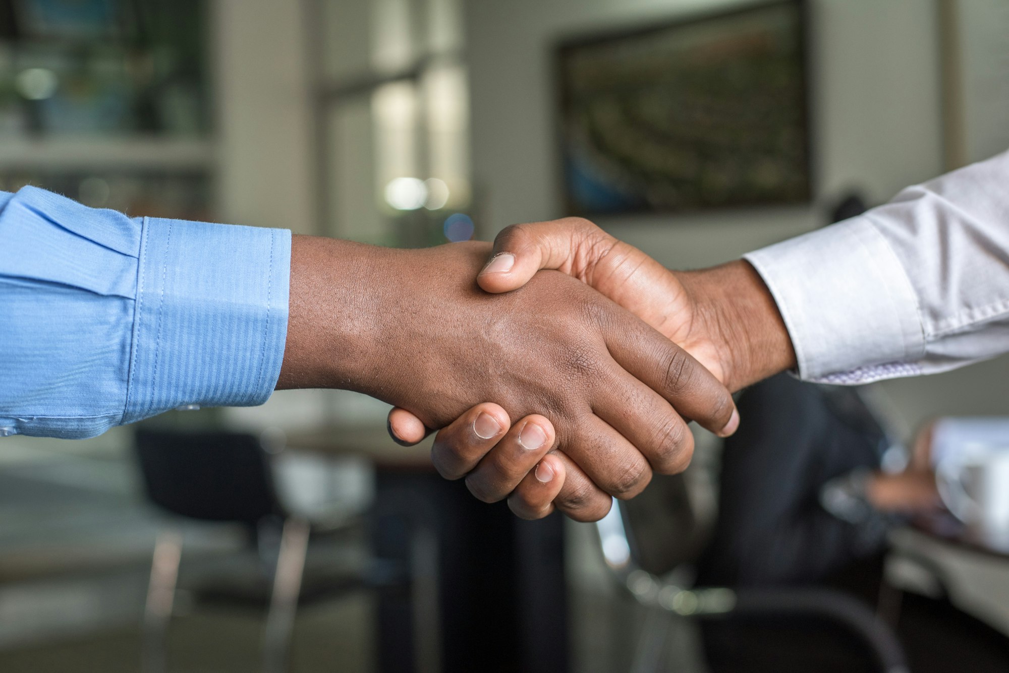 Handschlag – Partnerschaft mit Praxisbetrieben